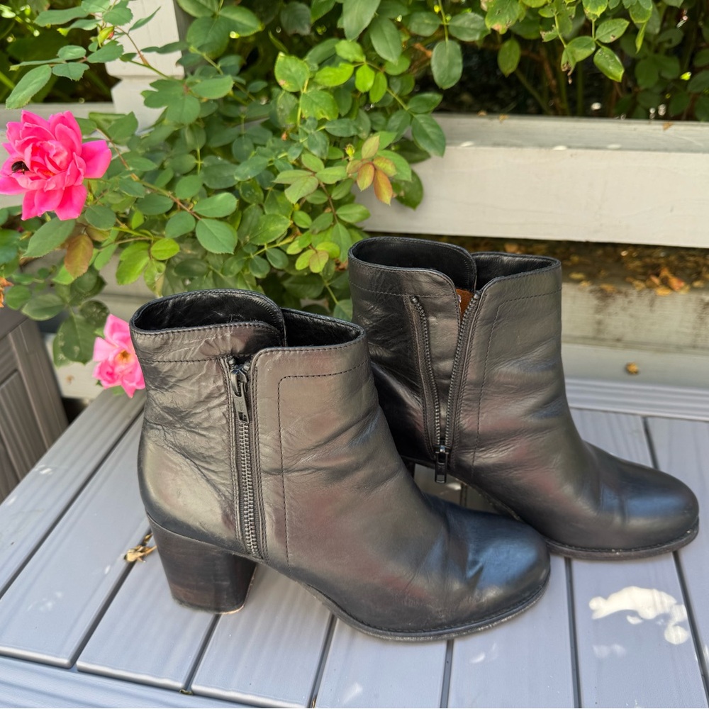 EUC Frye Addie Double Zip Black Leather Ankle Booties - Picture 10 of 12